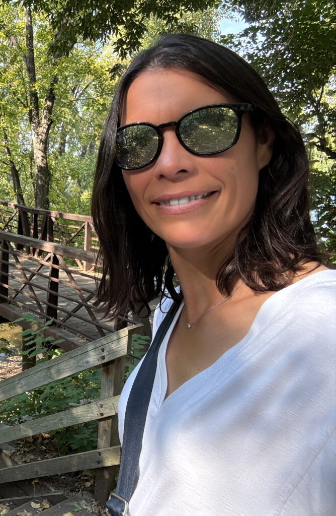 Portrait d'Amandine Devergies, accompagnante en divorce et séparation, fondatrice de Cap Clarté.