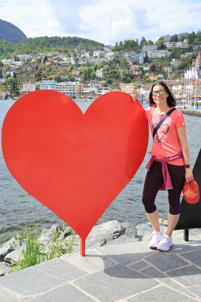 Amandine Devergies, accompagnante divorce Suisse romande, au bord du lac de Lugano